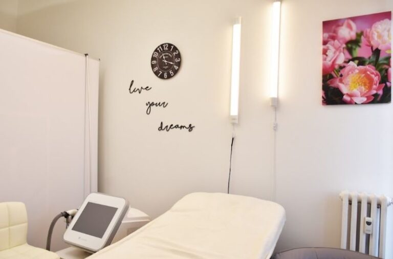 Sala trattamenti dello studio Lazer Shine con il laser a diodo